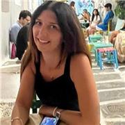 Impiegata in ambito amministrativo impartisco lezioni di Italiano, italiano per stranieri, diritto, economia, storia, geografia